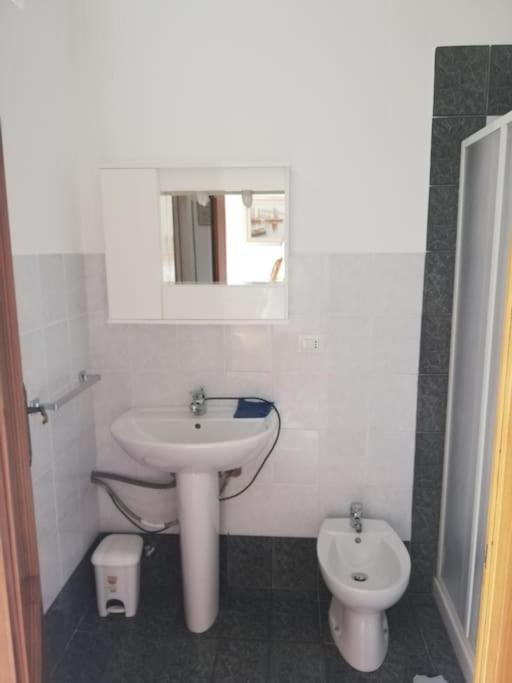 La Casa Di Periferia Lägenhet Bari Exteriör bild